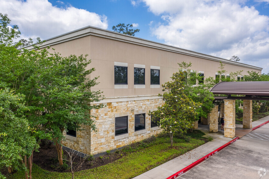 Primary Photo Of 9191 Pinecroft Dr, The Woodlands Medical For Lease