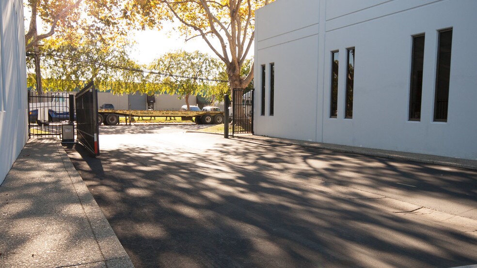 More Photos Of 1965-1987 Adams Ave, San Leandro Research And Development For Lease