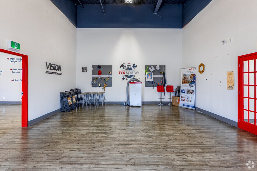 More Photos Of 1705 Argentia Rd, Mississauga Warehouse For Lease