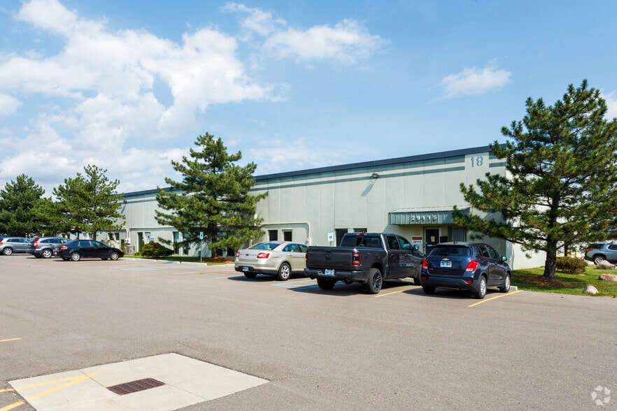 More Photos Of 29031-29045 Airport Dr, Romulus Unknown For Lease