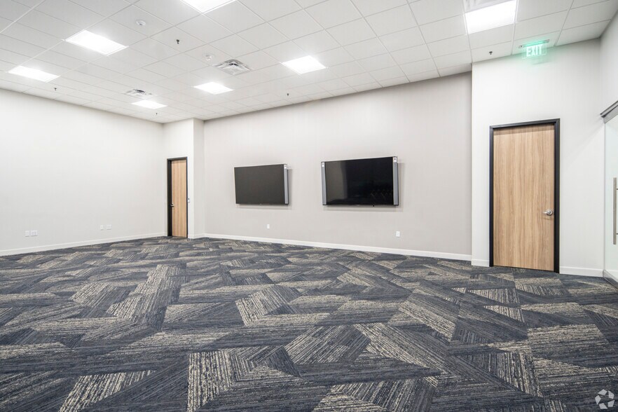 More Photos Of 12377 Merit Dr, Dallas Office For Lease