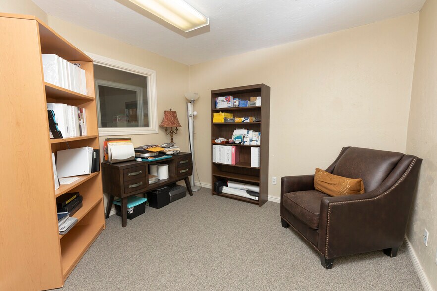 More Photos Of 1203 SE 9th Ter, Cape Coral Light Distribution For Sale