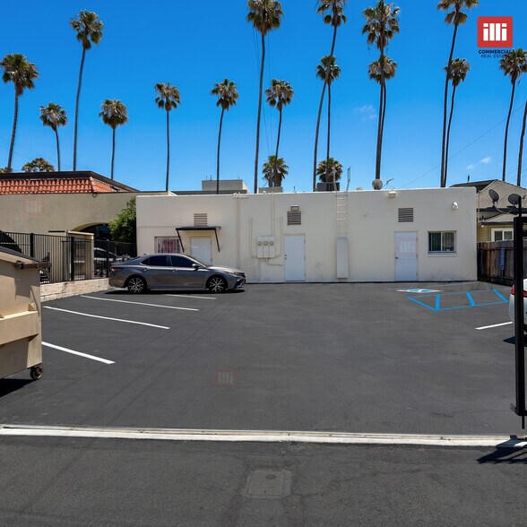 More Photos Of 321-325 S C St, Oxnard Storefront For Lease