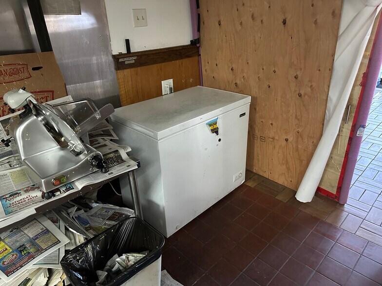 More Photos Of 930-980 Radio Rd, Little Egg Harbor Township General Retail For Sale