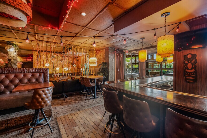 More Photos Of 1900 & 1924 Marshall St NE, Minneapolis Restaurant For Sale