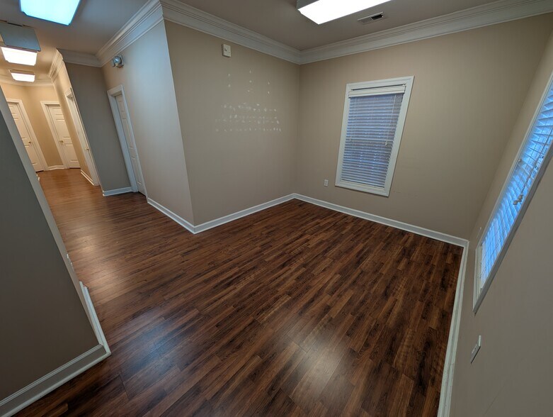 More Photos Of 6511 Creedmoor Rd, Raleigh Office For Lease