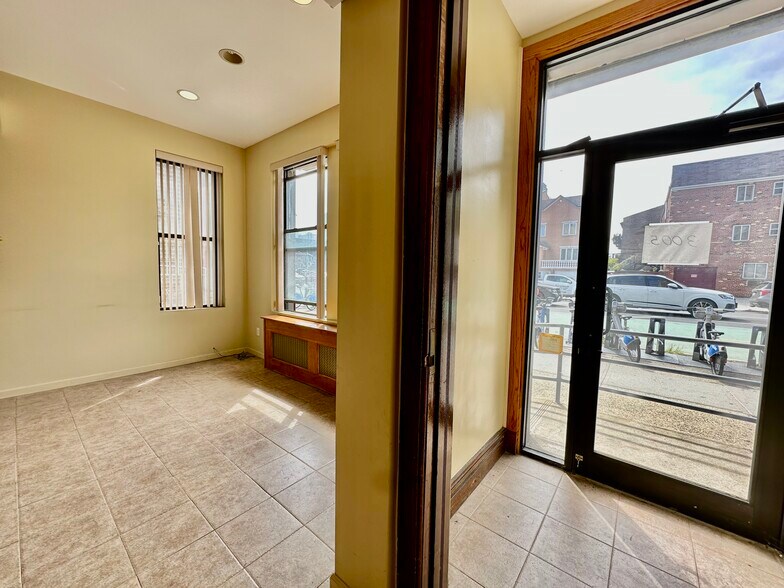 More Photos Of 3005 31st Ave, Astoria Medical For Lease