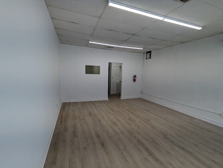 More Photos Of 4000-4012 W Montrose Ave, Chicago Storefront Retail Residential For Lease