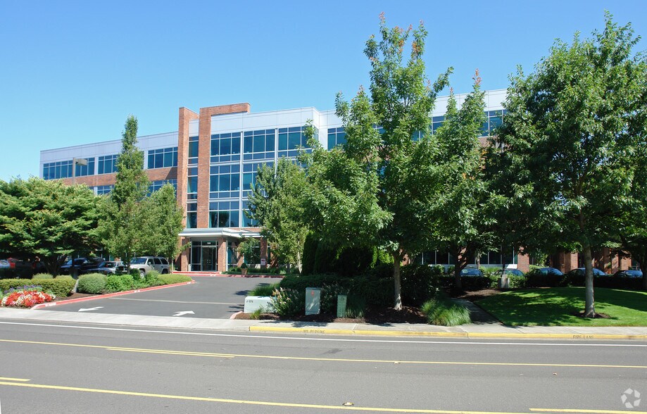 More Photos Of 7500 NE 41st St, Vancouver Office For Sale