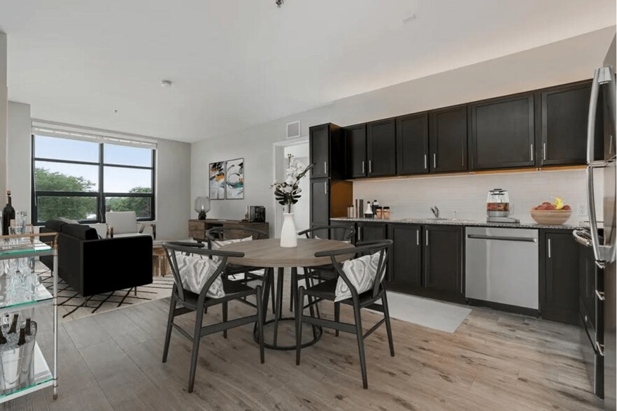 More Photos Of 6418 N Sheridan Rd, Chicago Apartments For Lease