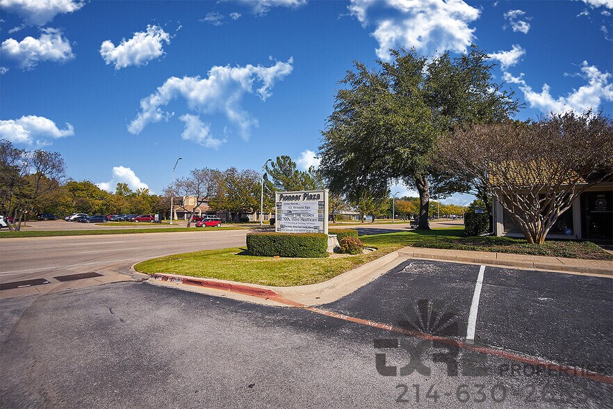 More Photos Of 1116-1126 W Pioneer Pky, Arlington Unknown For Lease