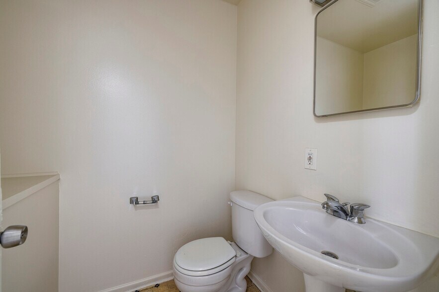 More Photos Of 5021 Alta Dr, Las Vegas Office Residential For Sale