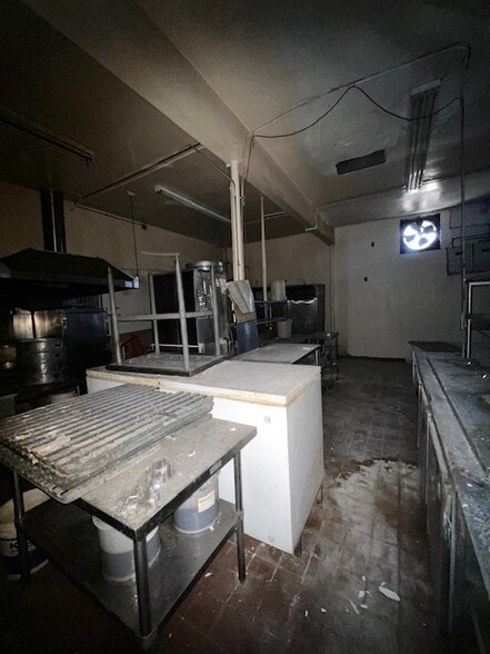 More Photos Of 17800-17812 Bellflower Blvd, Bellflower Restaurant For Lease