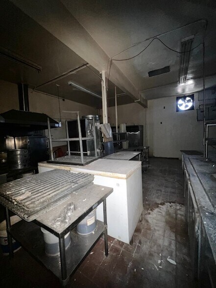 More Photos Of 17800-17812 Bellflower Blvd, Bellflower General Retail For Sale