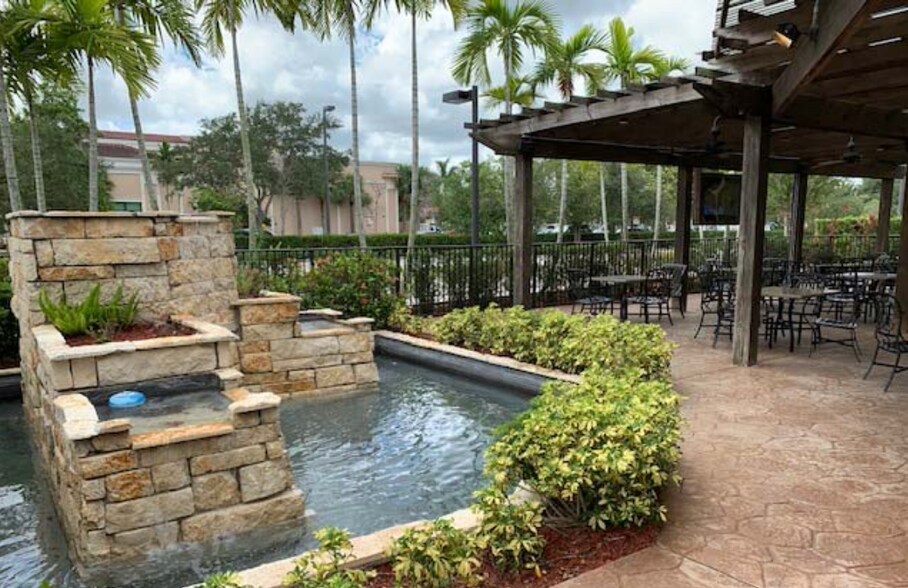 More Photos Of 925 S State Road 7, Wellington Restaurant For Sale