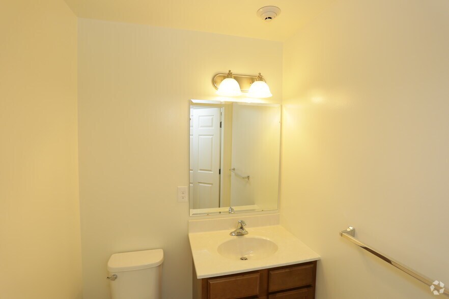 More Photos Of 700-700 Wincoram Way, Coram Apartments For Lease