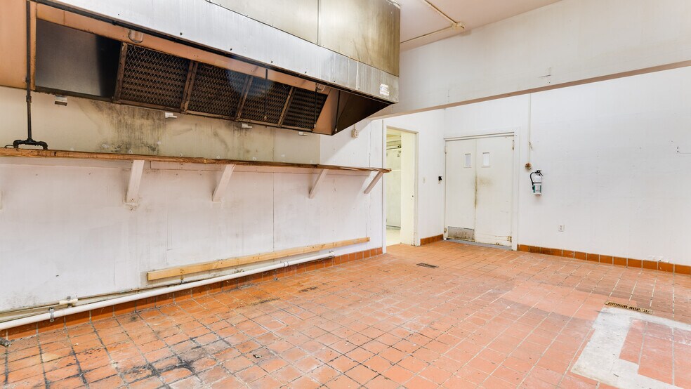 More Photos Of 11735 Hg Trueman Rd, Lusby Freestanding For Sale