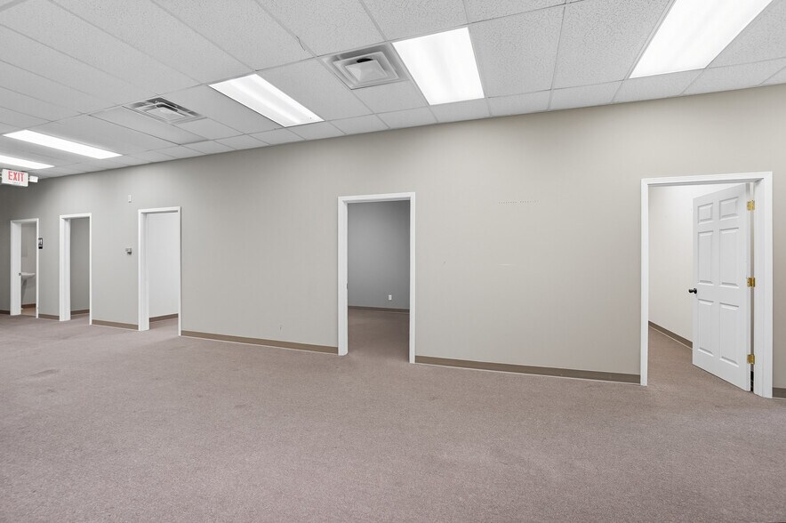 More Photos Of 1104-1124 Kemper Meadow Dr, Forest Park Storefront For Lease