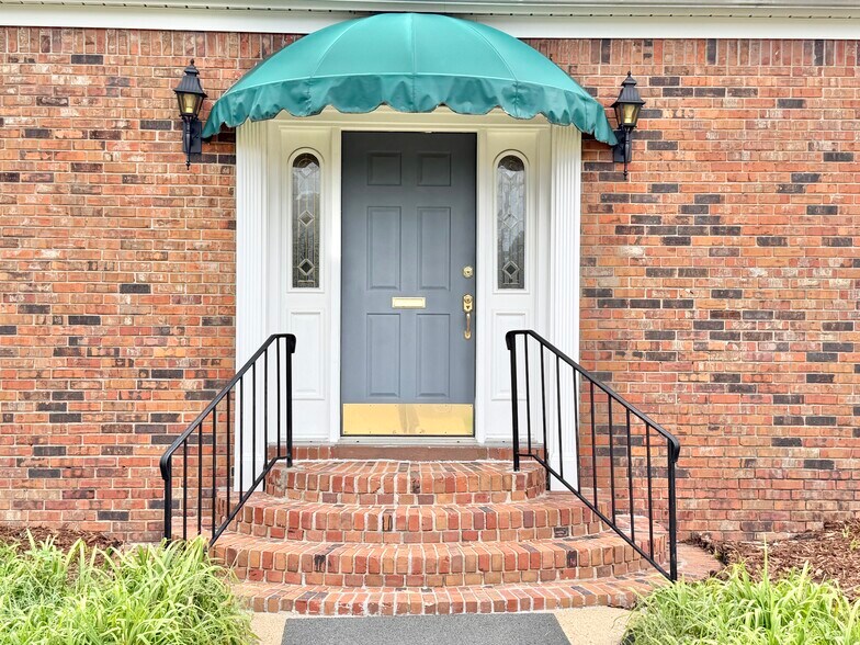More Photos Of 105 N Hickory St, Aberdeen Flex For Sale