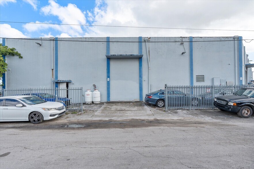 More Photos Of 13730 NW 6th Ct, North Miami Warehouse For Sale