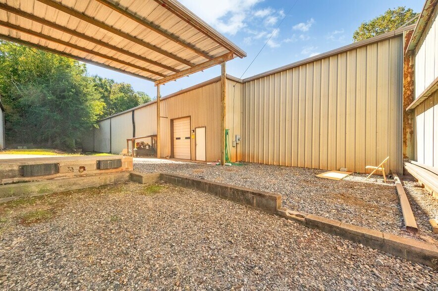 More Photos Of 2460 Davie Ave, Statesville Warehouse For Lease