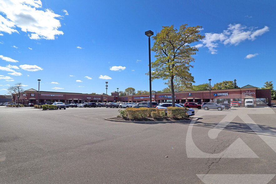 Primary Photo Of 2596-2674 S Rochester Rd, Rochester Hills Storefront For Lease