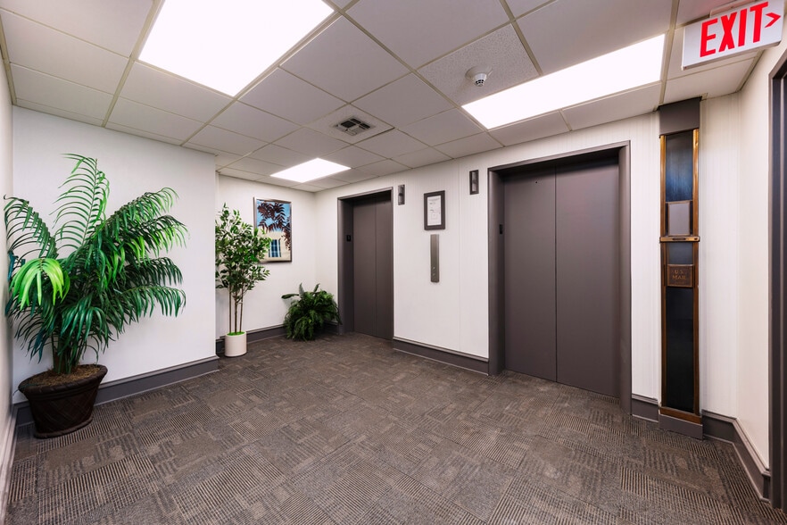 More Photos Of 121 S Broadway Ave, Tyler Office For Lease