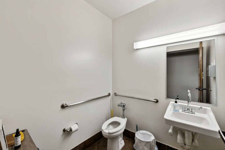 More Photos Of 2128 Babcock Rd, San Antonio Medical For Sale