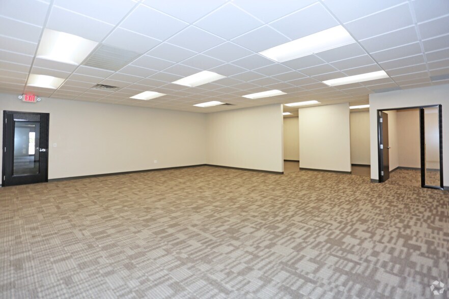 More Photos Of 6345 S Pecos Rd, Las Vegas Office For Lease