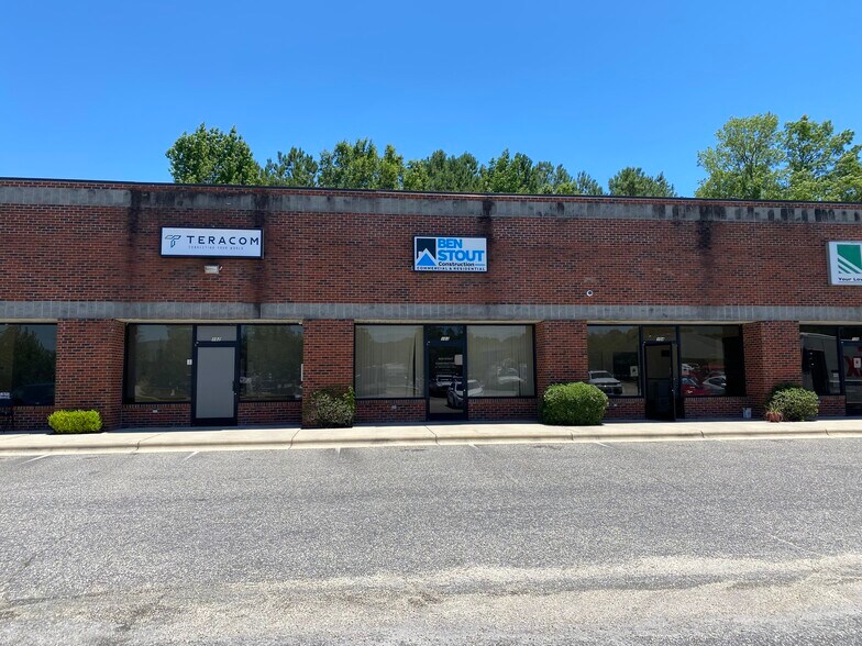 More Photos Of 409 Chicago Dr, Fayetteville Flex For Lease
