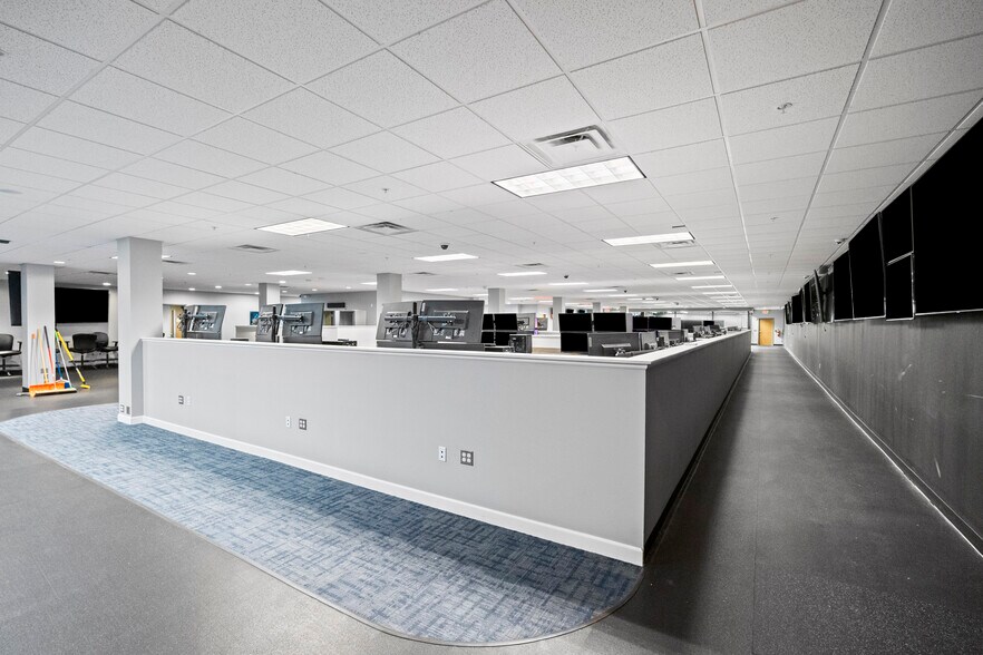 More Photos Of 2305 S Center Rd, Burton Office For Sale