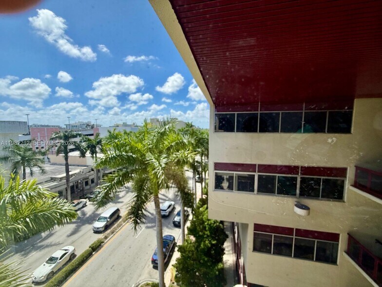 More Photos Of 111 KANE CONCOURSE St, Bay Harbor Islands Office For Sale