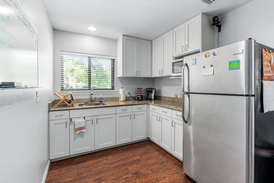 More Photos Of 4611 Menchaca Rd, Austin Medical For Sale