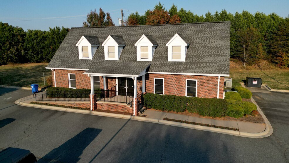 More Photos Of 135 Gasoline Alley, Mooresville Office For Sale