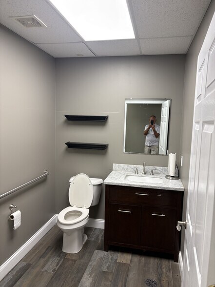 More Photos Of 1818 Scherer Pky, Saint Charles Warehouse For Sale