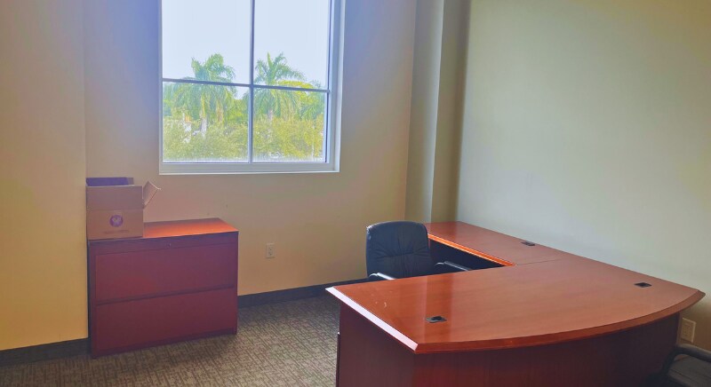 More Photos Of 431 Fairway Dr, Deerfield Beach Office For Lease