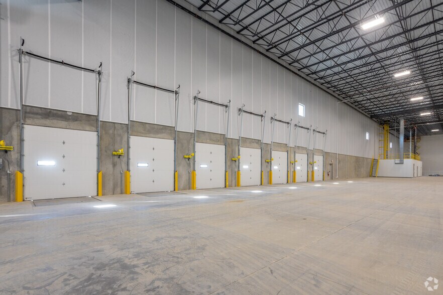 More Photos Of 400 Trey St, Jeffersonville Distribution For Lease