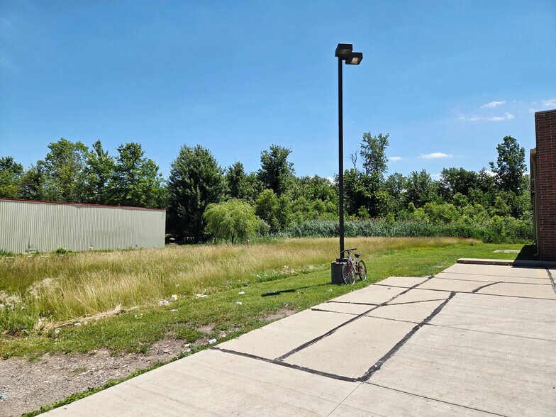 More Photos Of 2227-2229 W 21st St, Lorain Restaurant For Sale