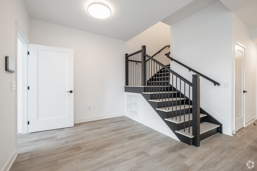 More Photos Of 300 Mcrae Av, Ottawa Apartments For Lease