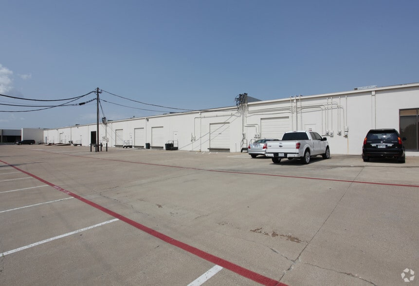 More Photos Of 15026-15080 Beltway Dr, Addison Light Manufacturing For Lease