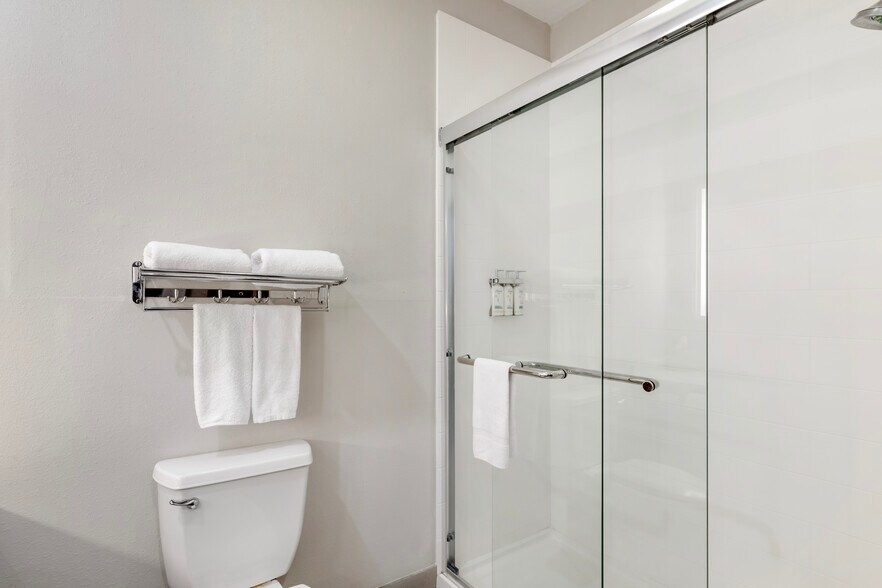 More Photos Of 2965 E Main St, Alice Hospitality For Sale