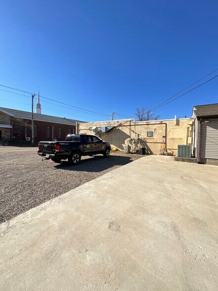 More Photos Of 1000-1010 Broadview Blvd, Brackenridge Freestanding For Lease