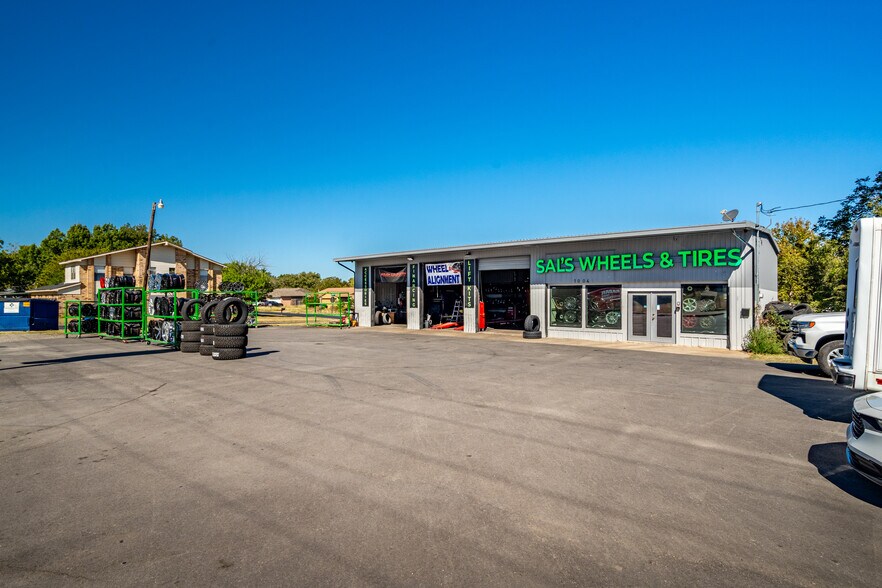 More Photos Of 1004 W Main St, Crowley Auto Repair For Sale