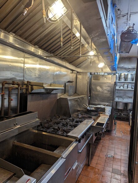 More Photos Of 480 Ninth Ave, New York Convenience Store For Lease