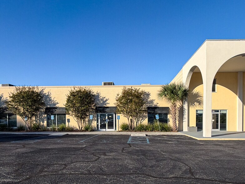 More Photos Of 5935 Rivers Ave, North Charleston Showroom For Lease