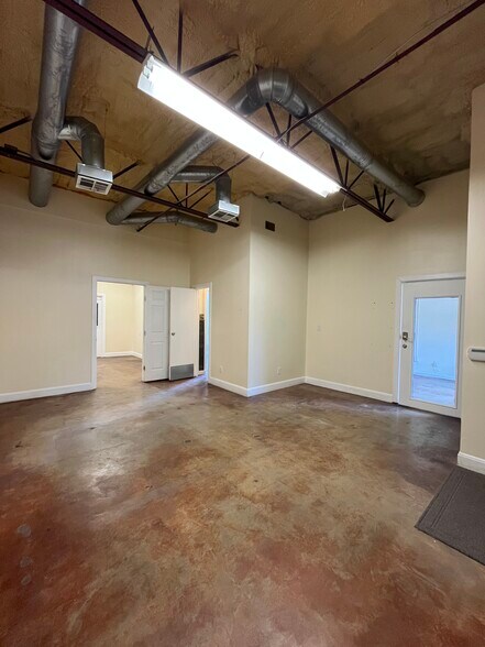 More Photos Of 513 Thompson Ln, Austin Flex For Lease