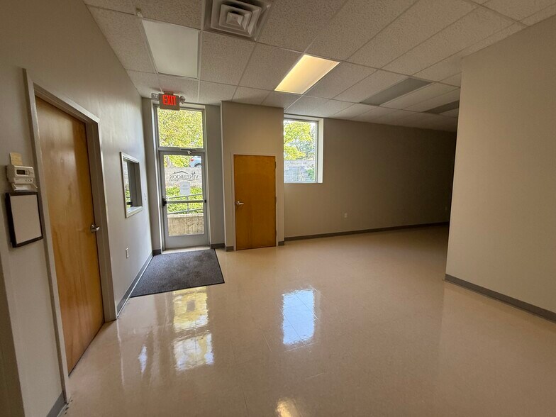 More Photos Of 2809 Banksville Rd, Pittsburgh Office For Lease