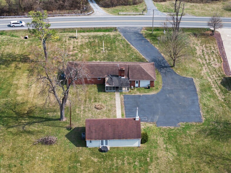 More Photos Of 611 New Shackle Island Rd, Hendersonville Flex For Sale