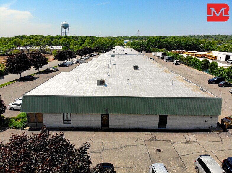More Photos Of 60-90 Bridge Rd, Islandia Warehouse For Lease