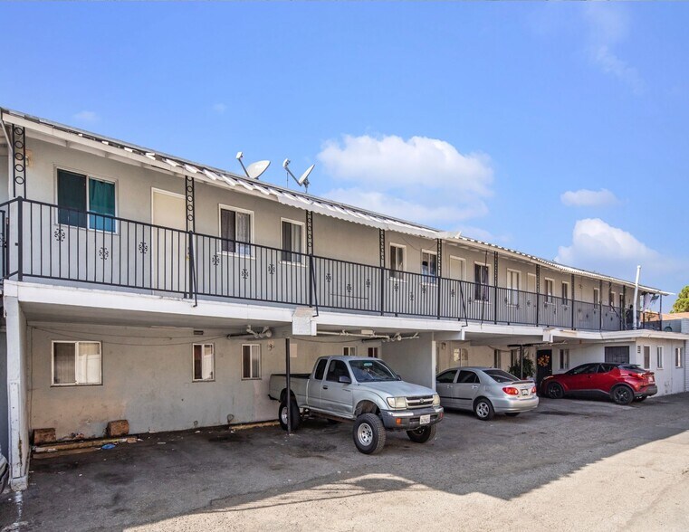 More Photos Of 902 E 17th St, Santa Ana Apartments For Sale